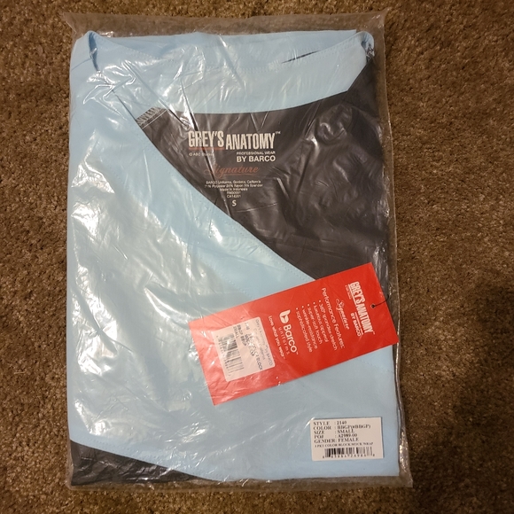 SOLD NWT Grey's Anatomy Scrub Top - Picture 1 of 2